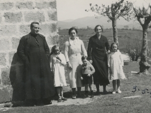 Apaiz, emakume eta haurrak