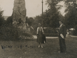 Polikarpo Elosegi eta Maria Irazusta Vichy-ko lorategi batean