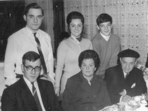 Familiares de Luisa Zurutuza.