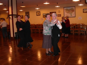 Bailes en el hogar de jubilados de Beasain