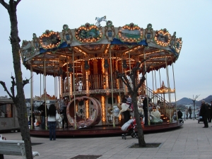 tiovivo delante del ayuntamiento donosti