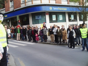 jendea desfilea ikusteko zai