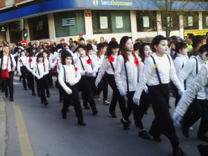 desfilea ya dantzak bukatuta