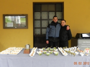 Ivan Mate con su ayudante