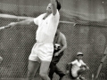 MANOLO SANTANA DURANTE UN PARTIDO DE COPA DAVIS EN EL CLUB DE TENIS DE SAN SEBASTIAN. (Foto 9/20)