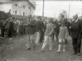 LOS INFANTES DON JAIME, JUAN Y GONZALO ACOMPAÑADOS DEL GENERAL MIGUEL PRIMO DE RIVERA EN EL CIRCUITO AUTOMOVILISTICO DE LASARTE. (Foto 1/2)