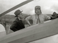 EL INGENIERO E INVENTOR DEL AUTOGIRO JUAN DE LA CIERVA EN EL CAMPO DE AVIACION  DE LASARTE. (Foto 1/2)