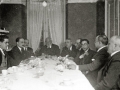 DIFERENTES PERSONALIDADES EN LA CELEBRACION DE UN BANQUETE,  ENTRE LOS QUE SE ENCUENTRAN MIGUEL DE UNAMUNO Y TOMAS CARASA. (Foto 1/1)