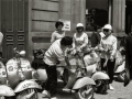 COMPETICION FEMENINA DE MOTOS VESPA POR LAS CALLES DE SAN SEBASTIAN. (Foto 2/16)