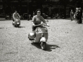COMPETICION FEMENINA DE MOTOS VESPA POR LAS CALLES DE SAN SEBASTIAN. (Foto 15/16)