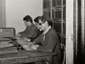 GRUPO DE INVIDENTES LEYENDO BRAILLE. (Foto 2/3)