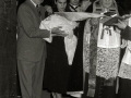 EL ENTONCES CARDENAL RONCALI Y POSTERIORMENTE PAPA JUAN XXIII EN PASAI DONIBANE DURANTE LA CELEBRACION DEL BAUTIZO DE LA SOBRINA DE MONSEÑOR LABOA, MARIA LUISITA. (Foto 7/25)