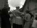 EL ENTONCES CARDENAL RONCALI Y POSTERIORMENTE PAPA JUAN XXIII EN PASAI DONIBANE DURANTE LA CELEBRACION DEL BAUTIZO DE LA SOBRINA DE MONSEÑOR LABOA, MARIA LUISITA. (Foto 11/25)