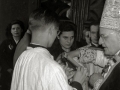 EL ENTONCES CARDENAL RONCALI Y POSTERIORMENTE PAPA JUAN XXIII EN PASAI DONIBANE DURANTE LA CELEBRACION DEL BAUTIZO DE LA SOBRINA DE MONSEÑOR LABOA, MARIA LUISITA. (Foto 20/25)