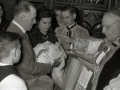 EL ENTONCES CARDENAL RONCALI Y POSTERIORMENTE PAPA JUAN XXIII EN PASAI DONIBANE DURANTE LA CELEBRACION DEL BAUTIZO DE LA SOBRINA DE MONSEÑOR LABOA, MARIA LUISITA. (Foto 24/25)