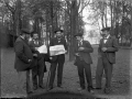 Maximo Azkoaga lau gizonekin
