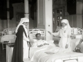 MILITARES HERIDOS EN LA GUERRA DE AFRICA EN EL GRAN CASINO DE SAN SEBASTIAN HABILITADO COMO HOSPITAL DE LA CRUZ ROJA. (Foto 9/15)