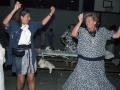 Mujeres bailando durante una reunión de Eusko Alkartasuna