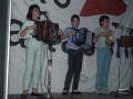 Jóvenes trikitilaris en una reunión de Eusko Alkartasuna