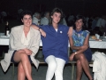 Grupo de mujeres asistentes a un mitin de Carlos Garaikoetxea celebrado en una reunión de Eusko Alkartasuna