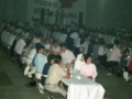 Asistentes a un mitin de Carlos Garaikoetxea durante una reunión de Eusko Alkartasuna