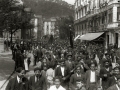 MULTITUD DE PERSONAS POR LA CALLE HERNANI. (Foto 1/1)