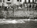 NADADORES EN EL PUERTO. (Foto 1/6)