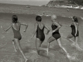 NADADORES EN UNA COMPETICION EN LA PLAYA DE LA CONCHA. (Foto 1/5)