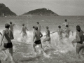 NADADORES EN UNA COMPETICION EN LA PLAYA DE LA CONCHA. (Foto 5/5)