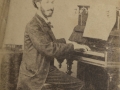 Paco Arrillaga piano aurrean