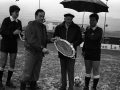 Entrega de una bandeja a Juan Baños Arriaran, homenajeado en el partido