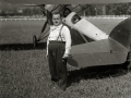 PASCUAL MARIN JUNTO A UNA AVIONETA. (Foto 1/1)