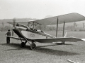 PILOTO EN SU AVIONETA EN EL CAMPO DE AVIACION DE LASARTE. (Foto 1/3)