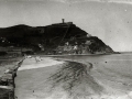 PLAYA DE ONDARRETA, EN DONDE SE VE EL EDIFICIO QUE ALBERGO  LA CARCEL, Y FALDA DEL MONTE IGELDO. (Foto 1/1)