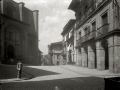 PLAZA DEL AYUNTAMIENTO DE ERRENTERIA JUNTO A LA IGLESIA DE NUESTRA SEÑORA DE LA ASUNCION. (Foto 1/1)