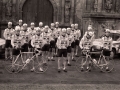 Equipo de ciclismo Gurelesa-Cegasa durante los actos de su presentación, delante de la Universidad de Oñati