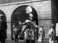 Arcángel San Miguel de la procesión del Corpus. Detrás, algunos de los apóstoles