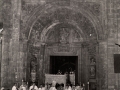 Procesión del Corpus en la entrada de la iglesia parroquial de San Miguel