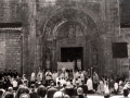 Procesión del Corpus en la entrada de la iglesia parroquial de San Miguel