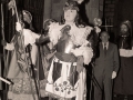 Arcángel San Miguel de la procesión del Corpus. Detrás, algunos de los apóstoles