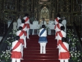 Actos de la procesión del Corpus : dantzaris en el interior de la iglesia parroquial de San Miguel