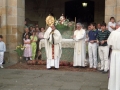 Clérigo con la custodia en la procesión del Corpus