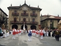 Procesión del Corpus : dantzaris en la plaza de los Fueros