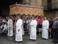 Procesión del Corpus : clérigos sosteniendo el palio