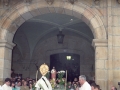 Procesión del Corpus : clérigo levantando la custodia