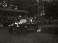 PRUEBAS DE ACROBACIA EN UN AUTOMOVIL. (Foto 2/2)