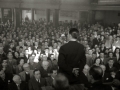 PUBLICO SIGUIENDO LA ACTUACION DE UNOS BERTSOLARIS. (Foto 1/5)