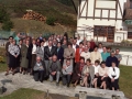 Grupo de quintos nacidos en el año 1929, delante de la sociedad Larrain-gain