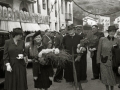 REMEROS POR LAS CALLES DE PASAI DONIBANE CON SUS BANDERAS Y TROFEOS. (Foto 15/15)