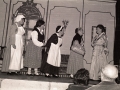 Mujeres actuando en una representación de teatro